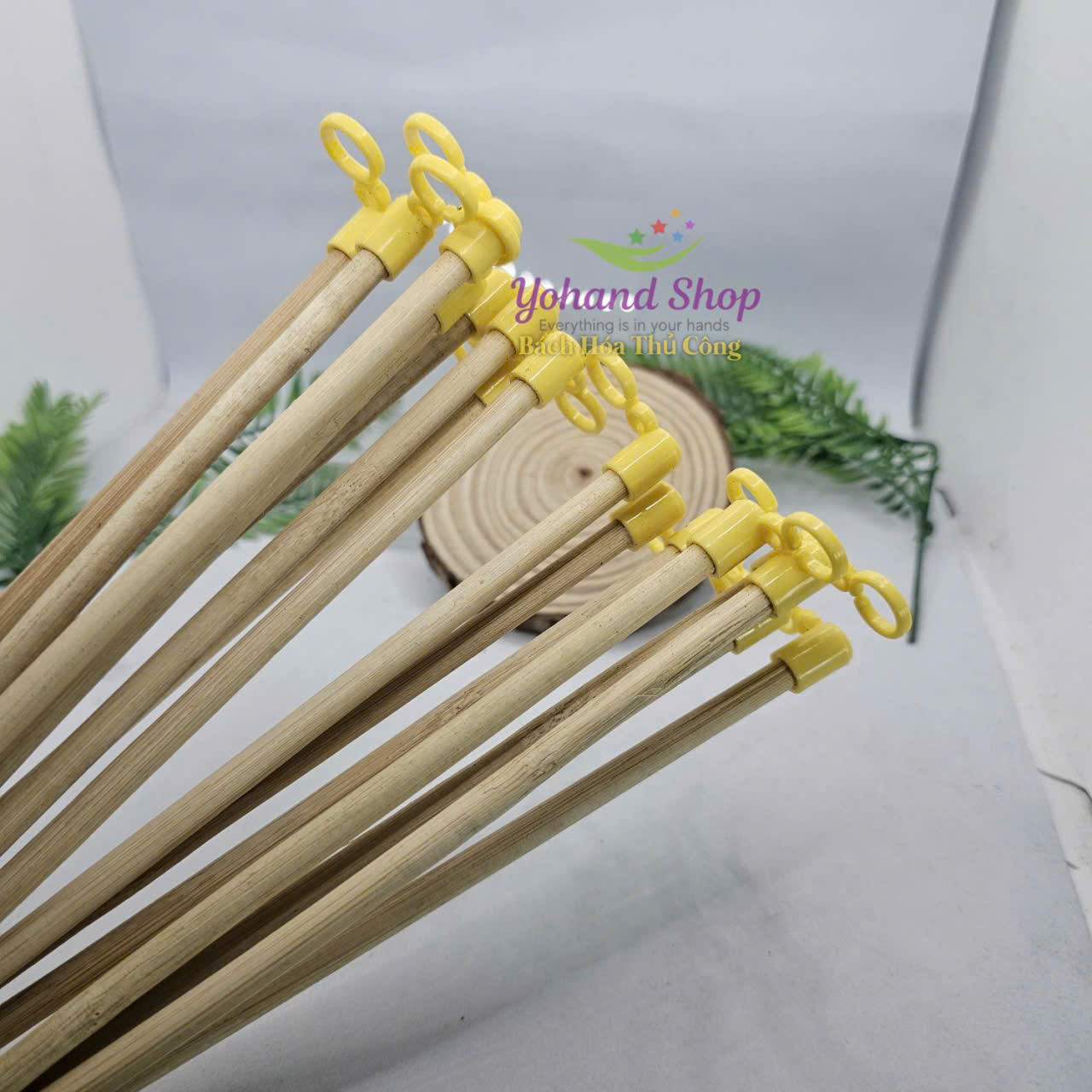 Tay cầm lồng đèn trung thu bằng gỗ dài 30cm có móc treo nhựa Cán gỗ treo đèn ông sao trung thu truyền thống Tay cầm đèn trung thu cho bé có móc tiện dụng